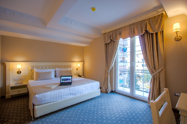 Lot Boutique Hotel (Tirana)